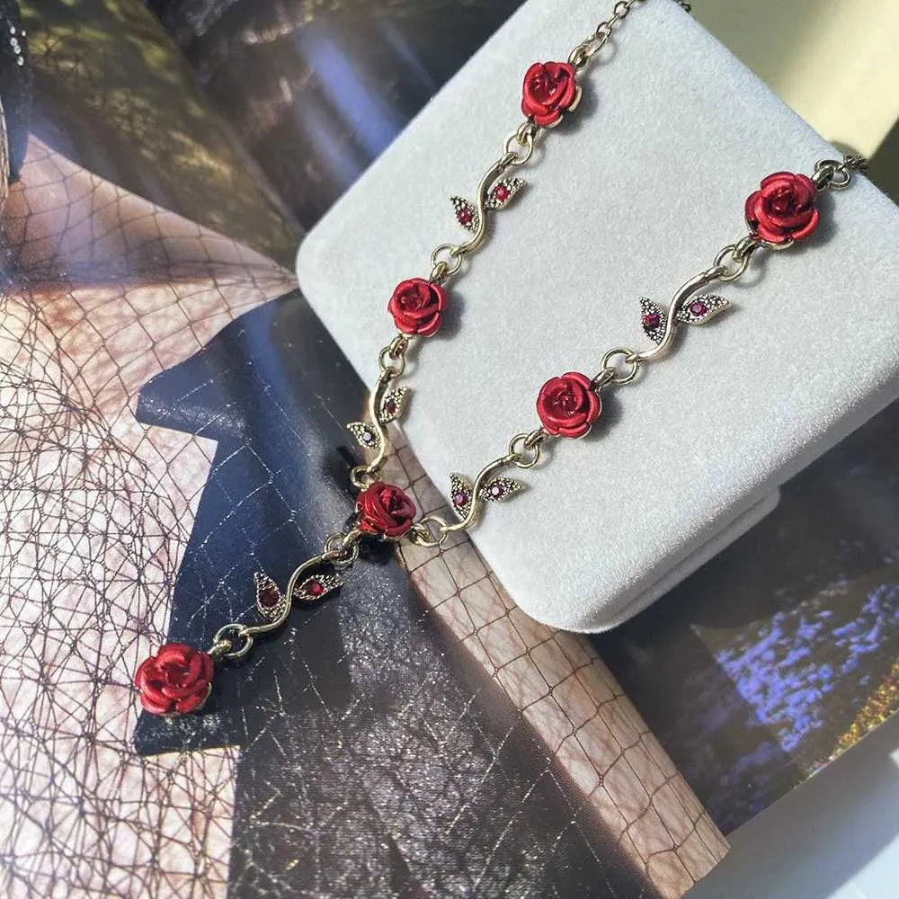 COLLAR DE ROSAS VINTAGE