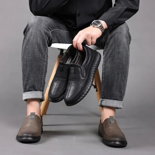 MOCASINES DE PIEL AUTÉNTICA CON SUELA ANTIDESLIZANTE – DISEÑO CLÁSICO Y ELEGANTE PARA HOMBRE