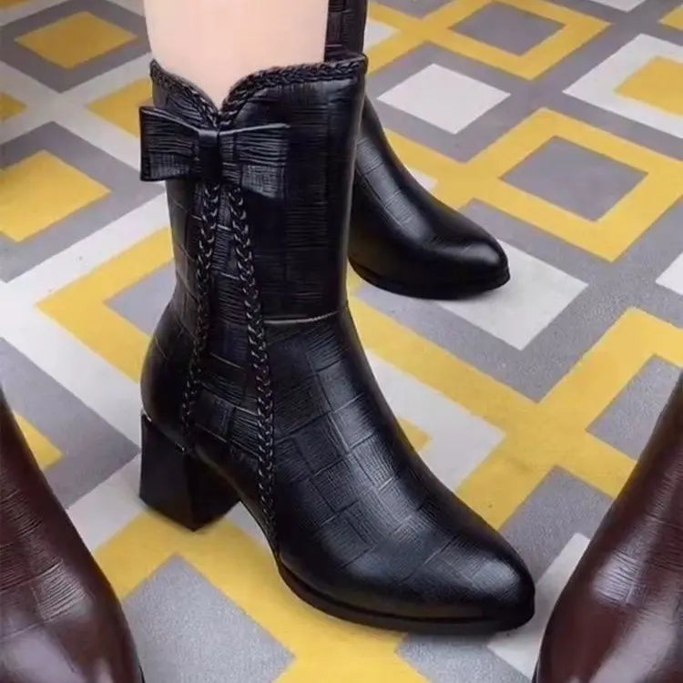 BOTAS LARGAS ESTILO COQUETTE – FEMINIDAD, GLAMOUR Y ACTITUD EN CADA PASO