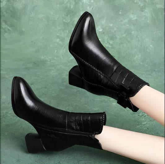 BOTAS LARGAS ESTILO COQUETTE – FEMINIDAD, GLAMOUR Y ACTITUD EN CADA PASO