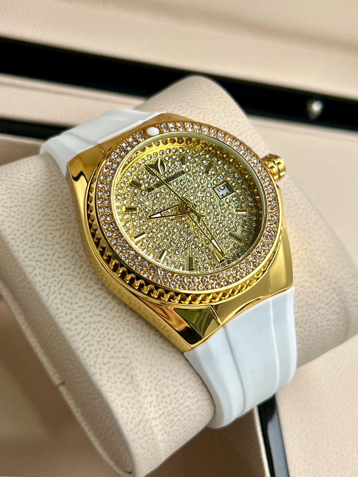 RELOJ DE MUJER CON DIAMANTES – ELEGANCIA QUE BRILLA CON LUZ PROPIA