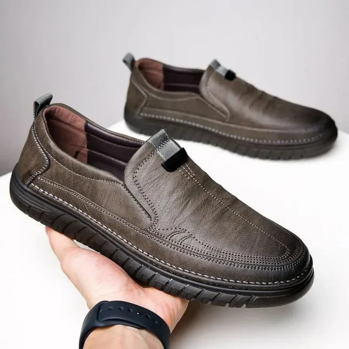 MOCASINES DE PIEL AUTÉNTICA CON SUELA ANTIDESLIZANTE – DISEÑO CLÁSICO Y ELEGANTE PARA HOMBRE