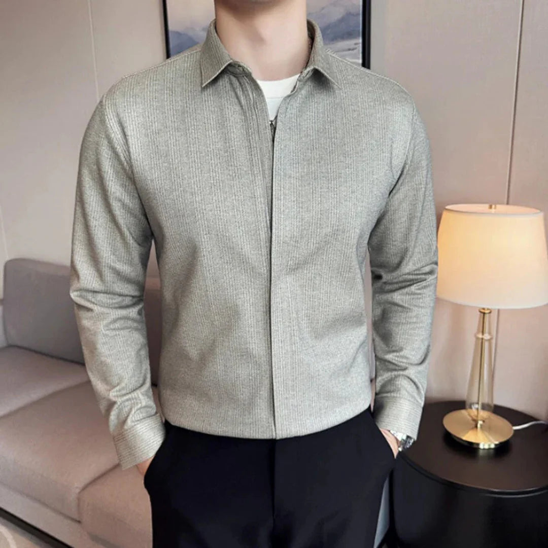 CAMISA DE SOLAPA CON CREMALLERA – ELEGANCIA MODERNA PARA HOMBRES CON ESTILO