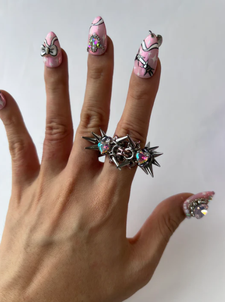 ANILLO CON PÚAS – ESTILO ÚNICO Y DIFERENTE