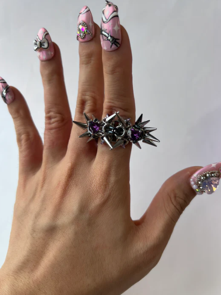 ANILLO CON PÚAS – ESTILO ÚNICO Y DIFERENTE