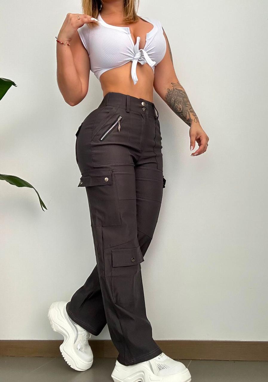 PANTALÓN CARGO URBANO: COMODIDAD Y ESTILO EN UN SOLO DISEÑO