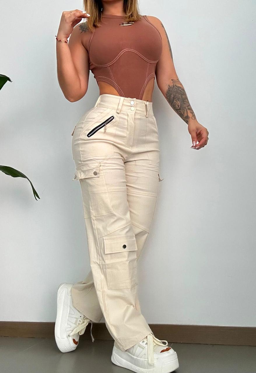 PANTALÓN CARGO URBANO: COMODIDAD Y ESTILO EN UN SOLO DISEÑO