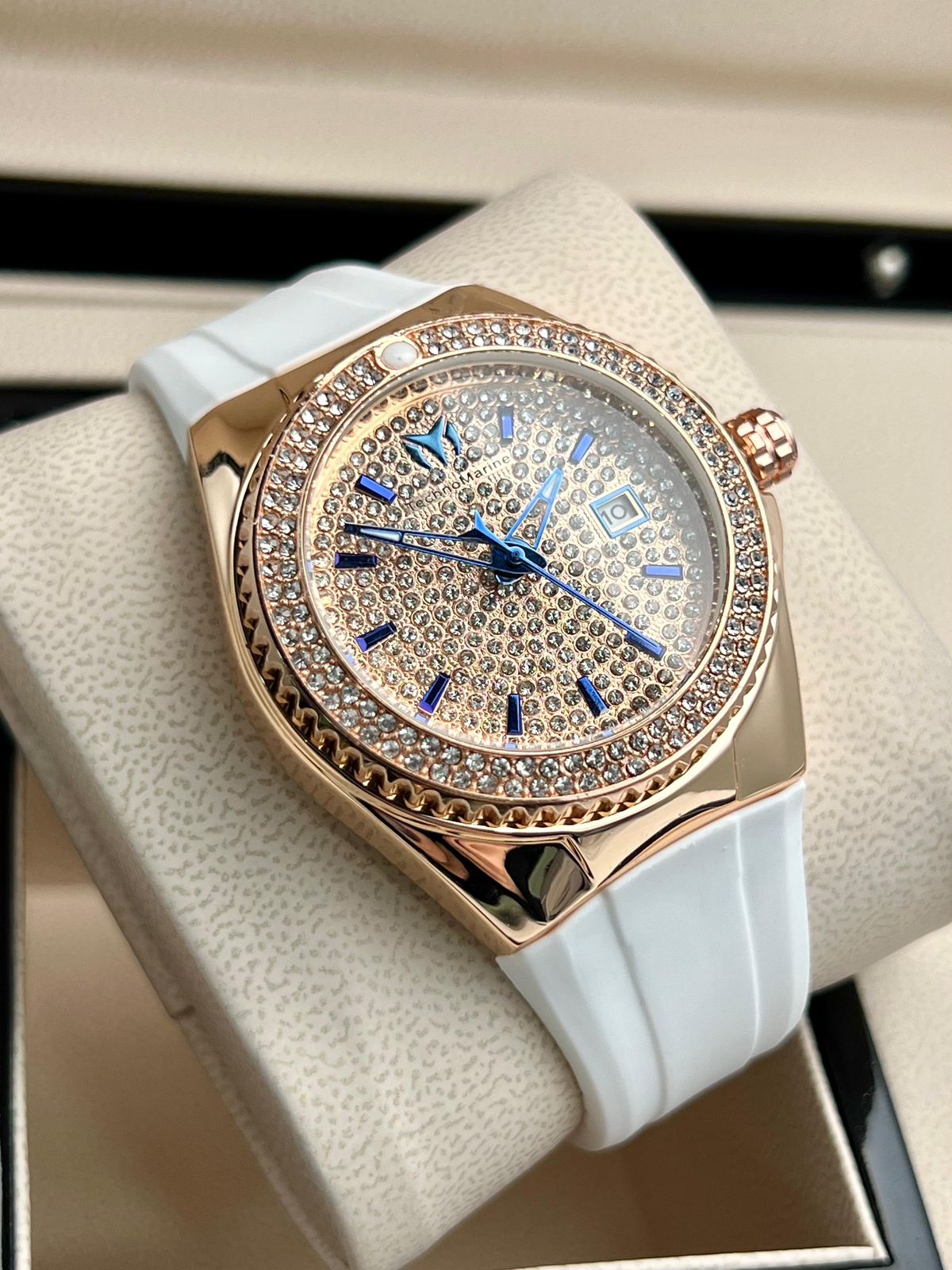 RELOJ DE MUJER CON DIAMANTES – ELEGANCIA QUE BRILLA CON LUZ PROPIA