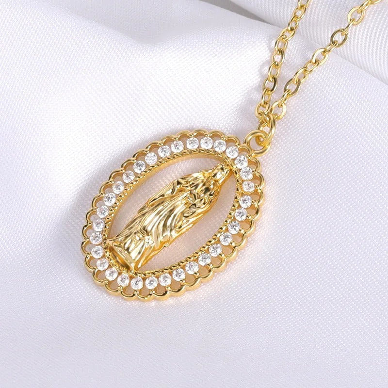 COLLAR VIRGEN MARÍA DE ACERO INOXIDABLE CON DIJE BRILLANTE Y CAJA DE REGALO